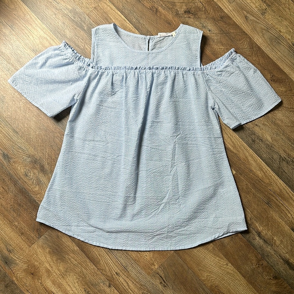 Seersucker Cold Shoulder Top- L- Blue/White